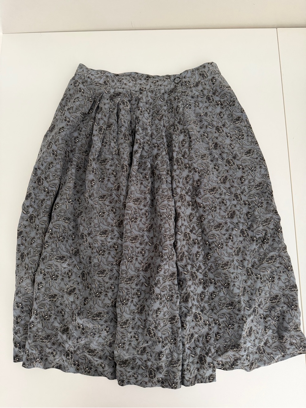 Jones New York Gray Silk Floral Midi Skirt